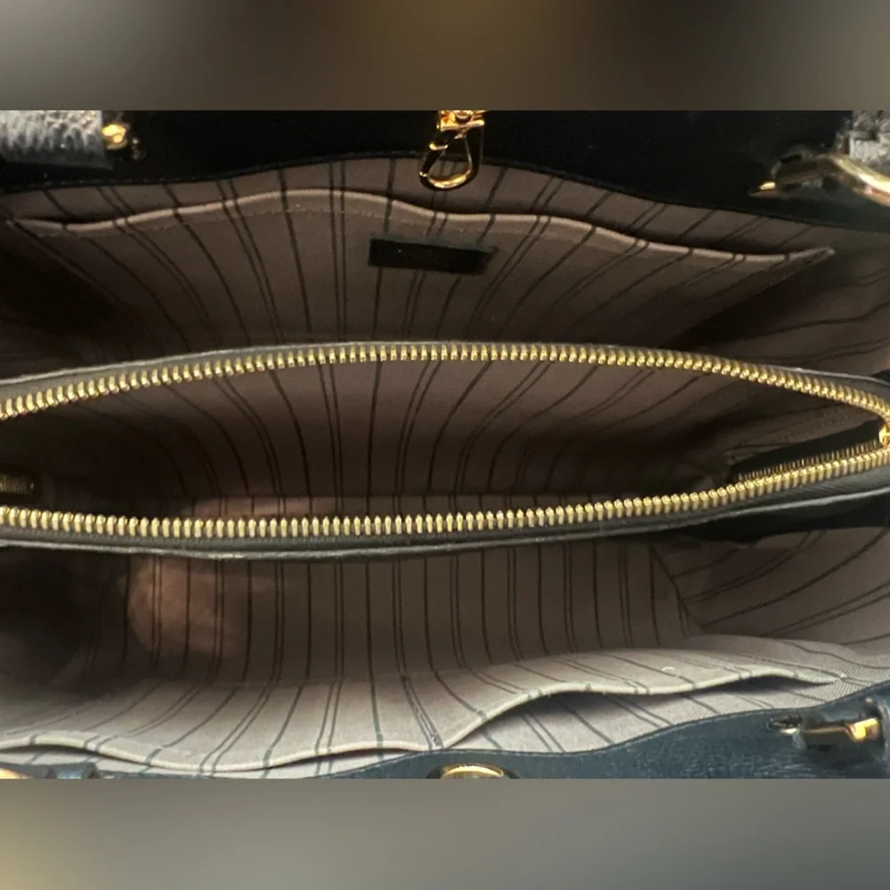 Louis Vuitton Montaigne MM Leather Handbag with Strap - Picture 6 of 14